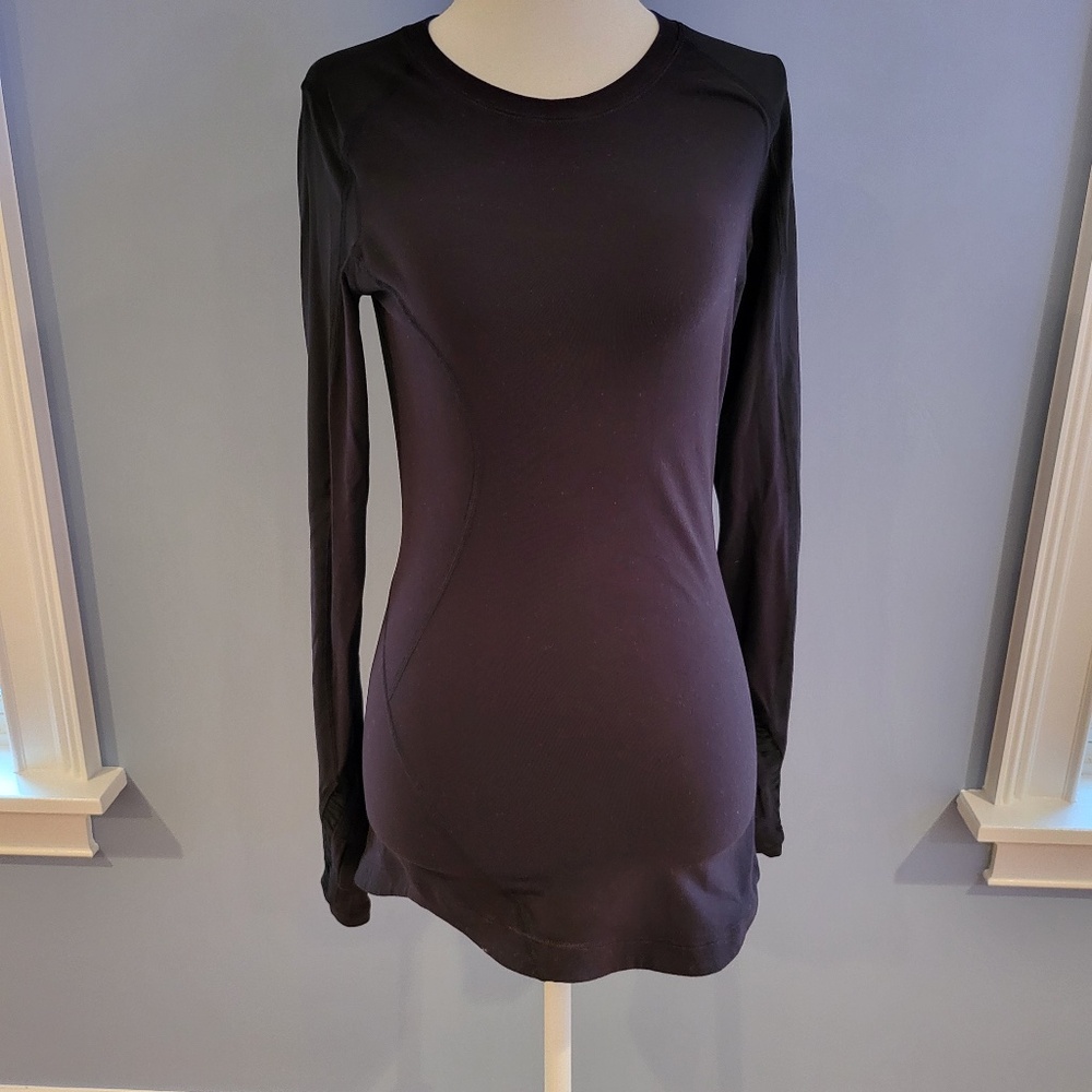 Lululemon Long Sleeve Black Top with Zipper on the Back Size 4